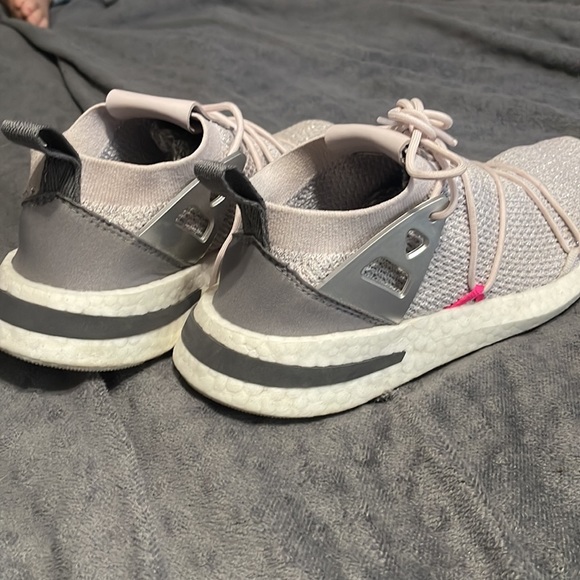 Adidas - Picture 2 of 6